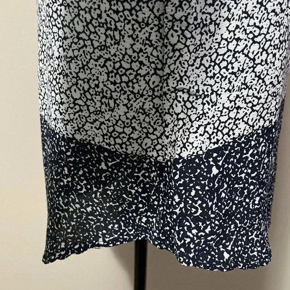 Foxcroft Daisy Ditsy Floral Blouse Button Down Shirt - Picture 8 of 11